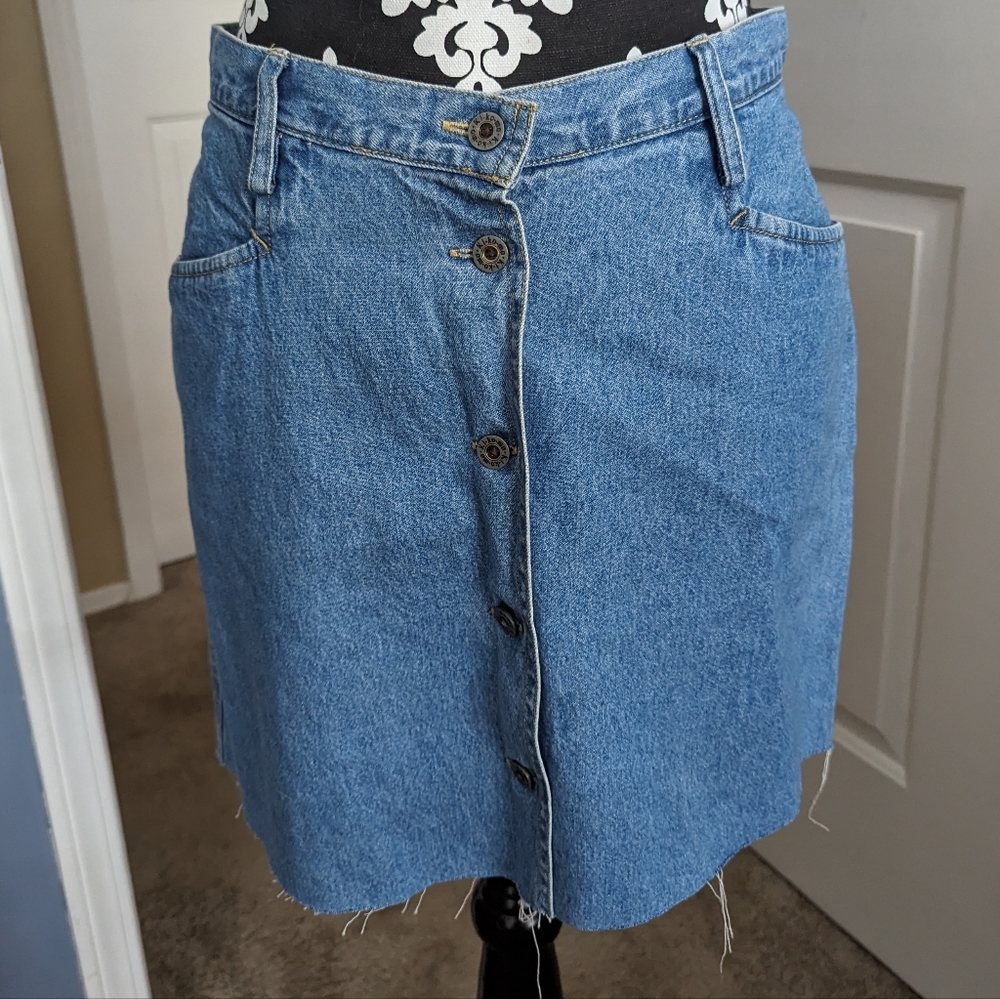 Raw hem button up. Jean mini skirt